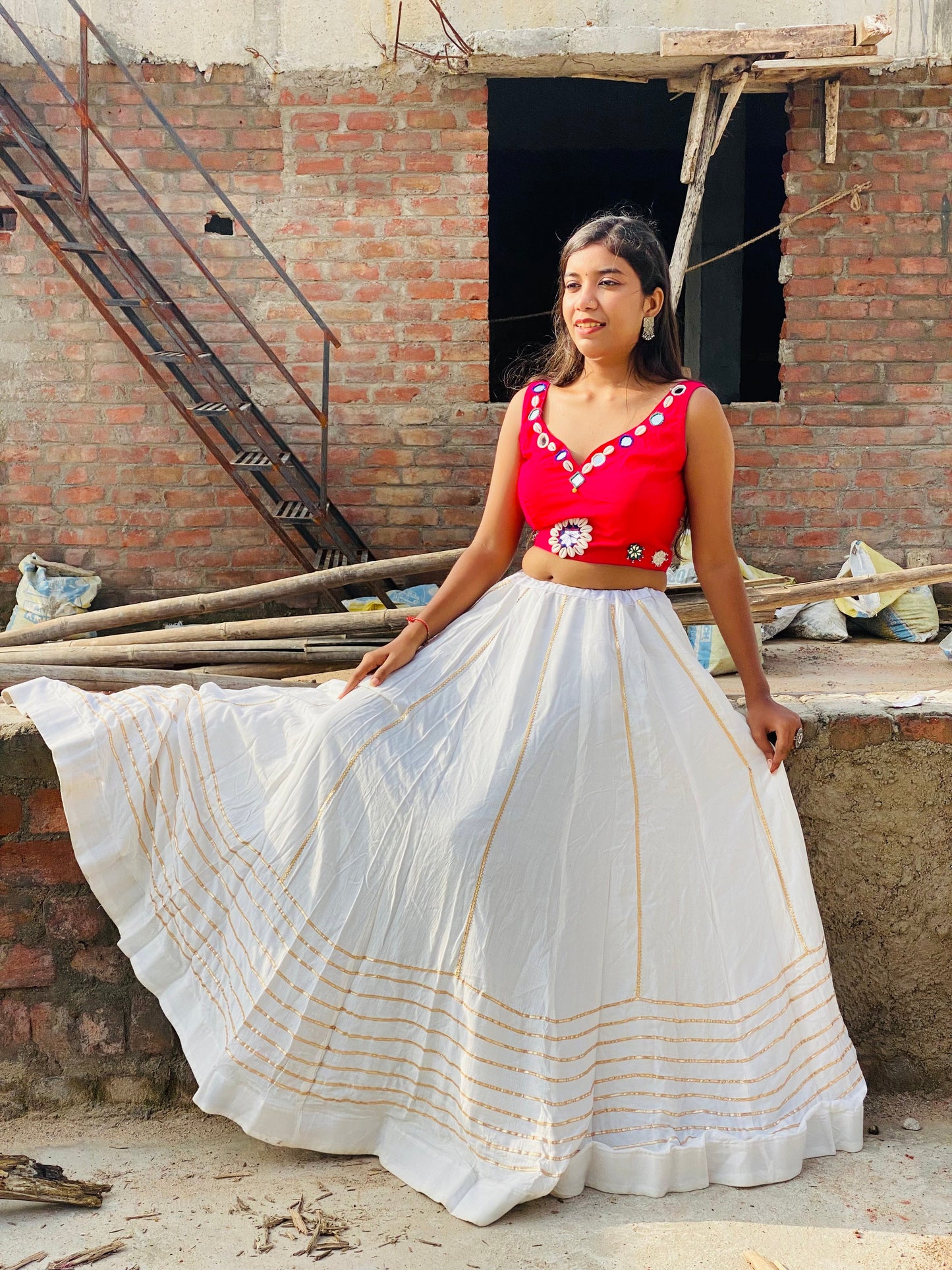 Gulabi goto padded crop top