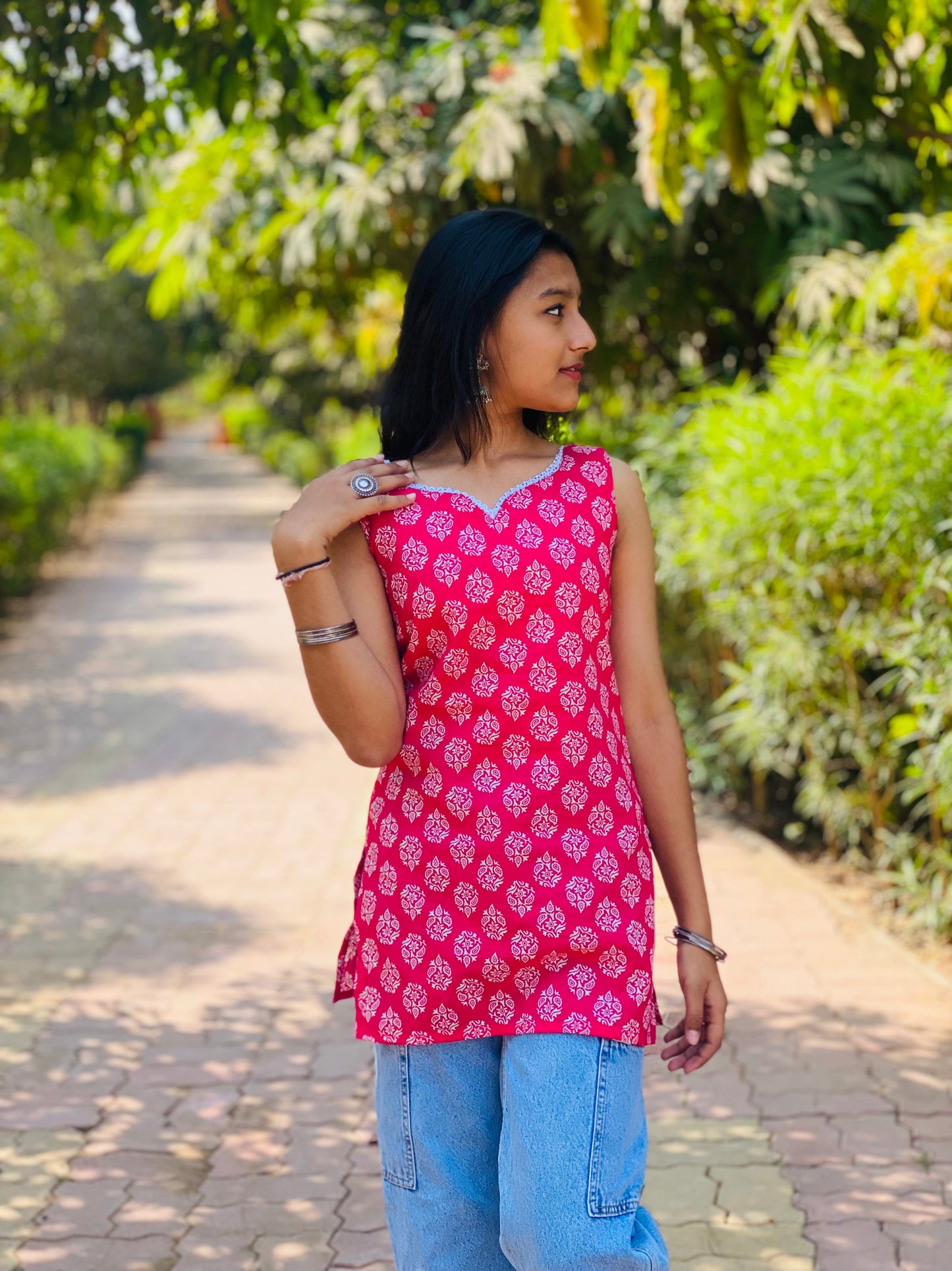 Pink sleeveless short kurti
