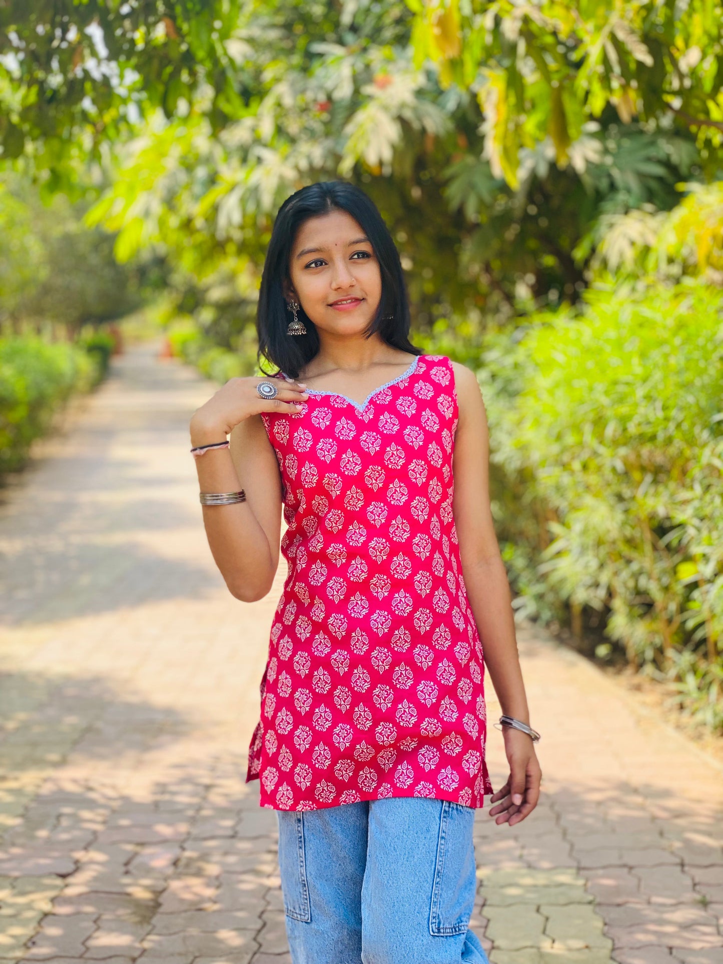 Pink sleeveless short kurti