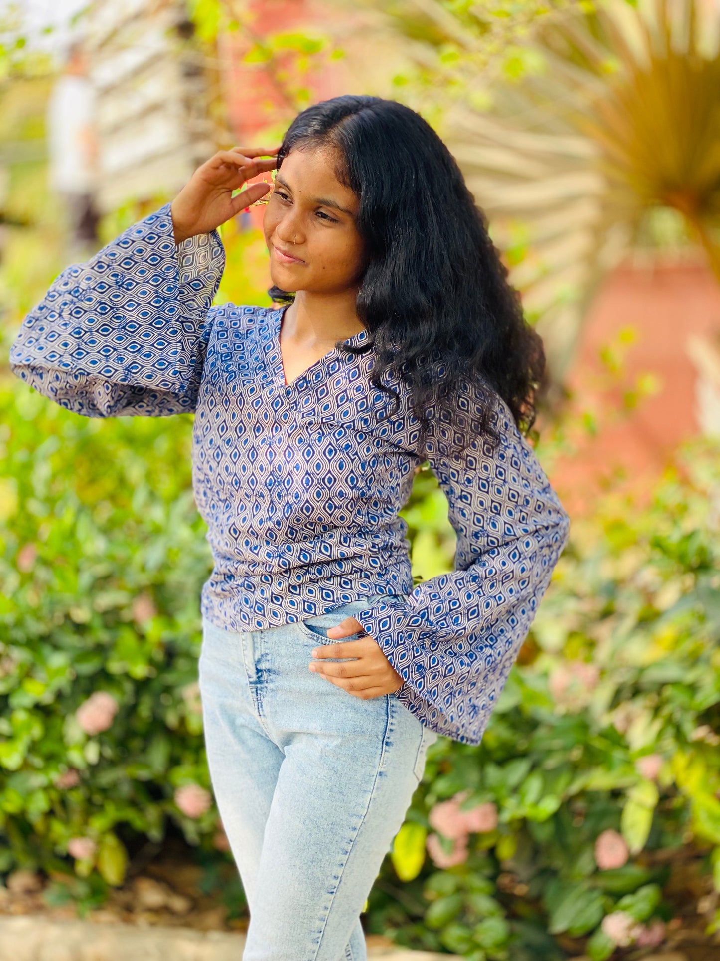 V neck open sleeve short kurti