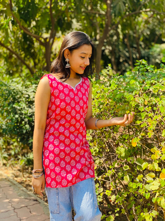 Pink sleeveless short kurti