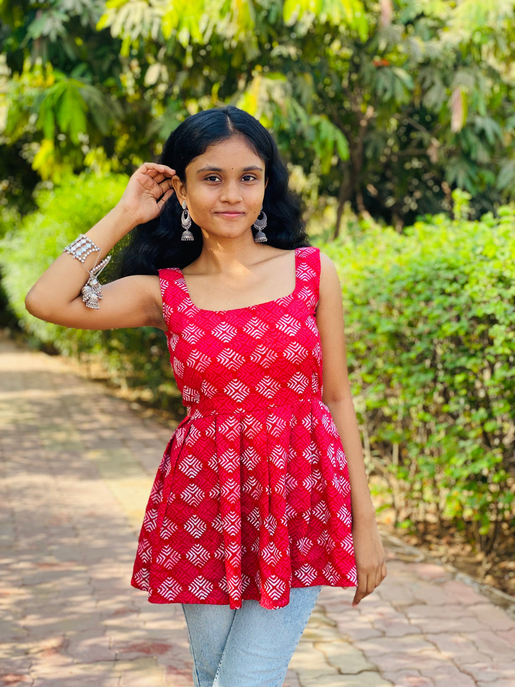 Square neck sleeveless short kurti