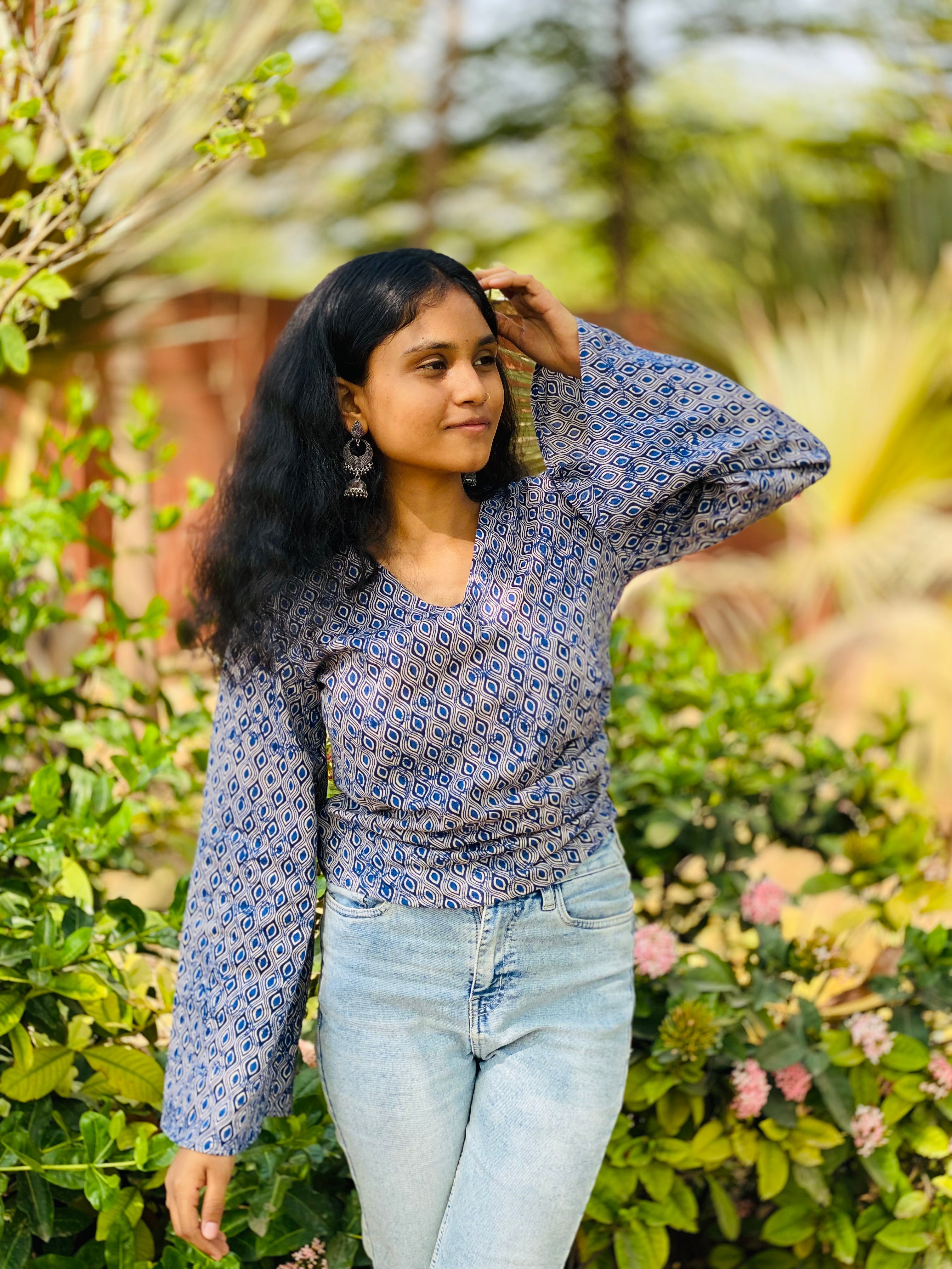 V neck open sleeve short kurti