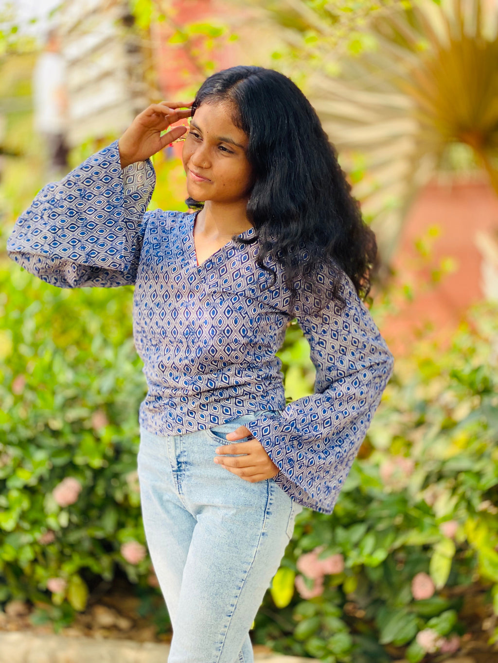 V neck open sleeve short kurti