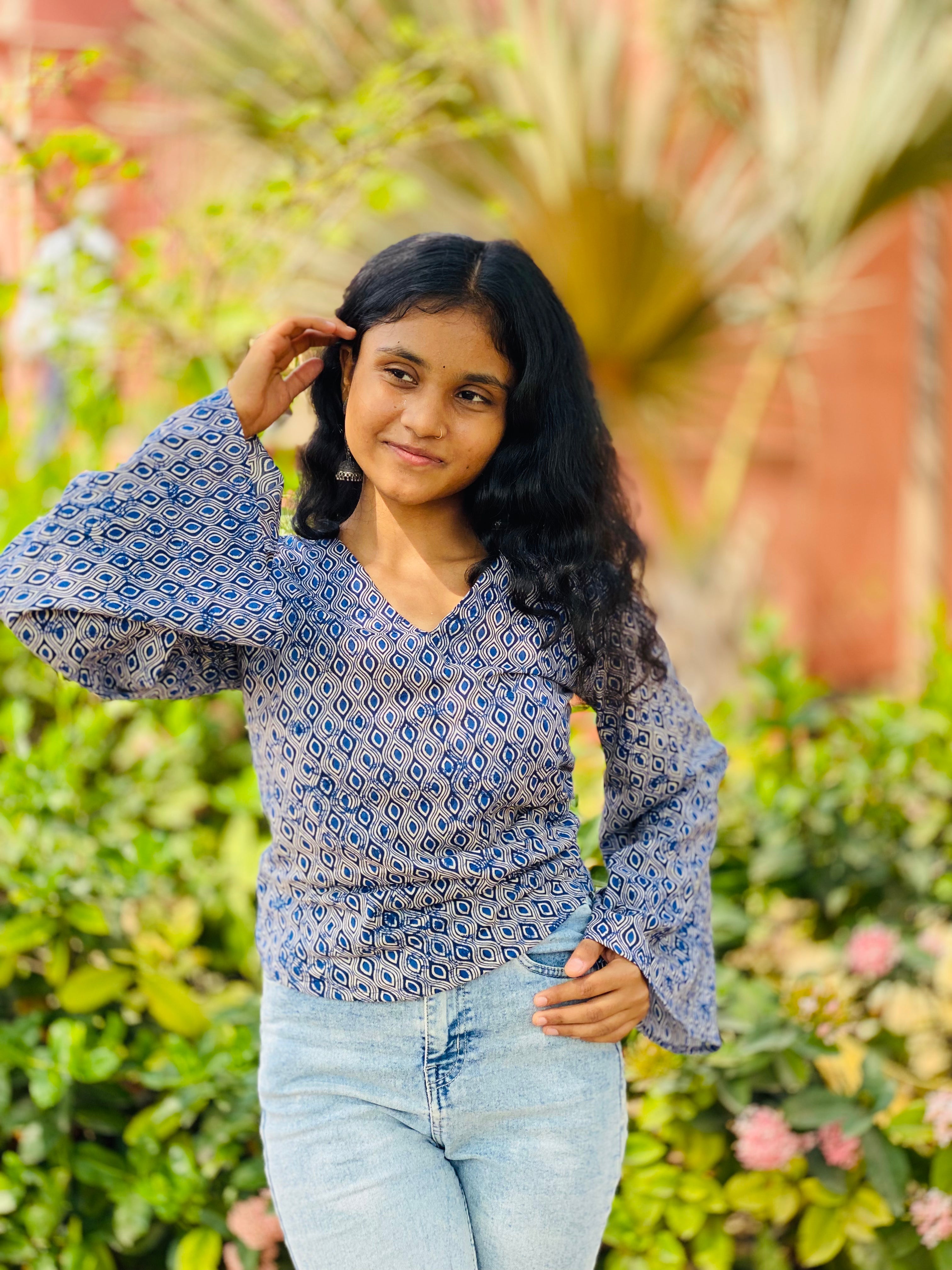 V neck open sleeve short kurti