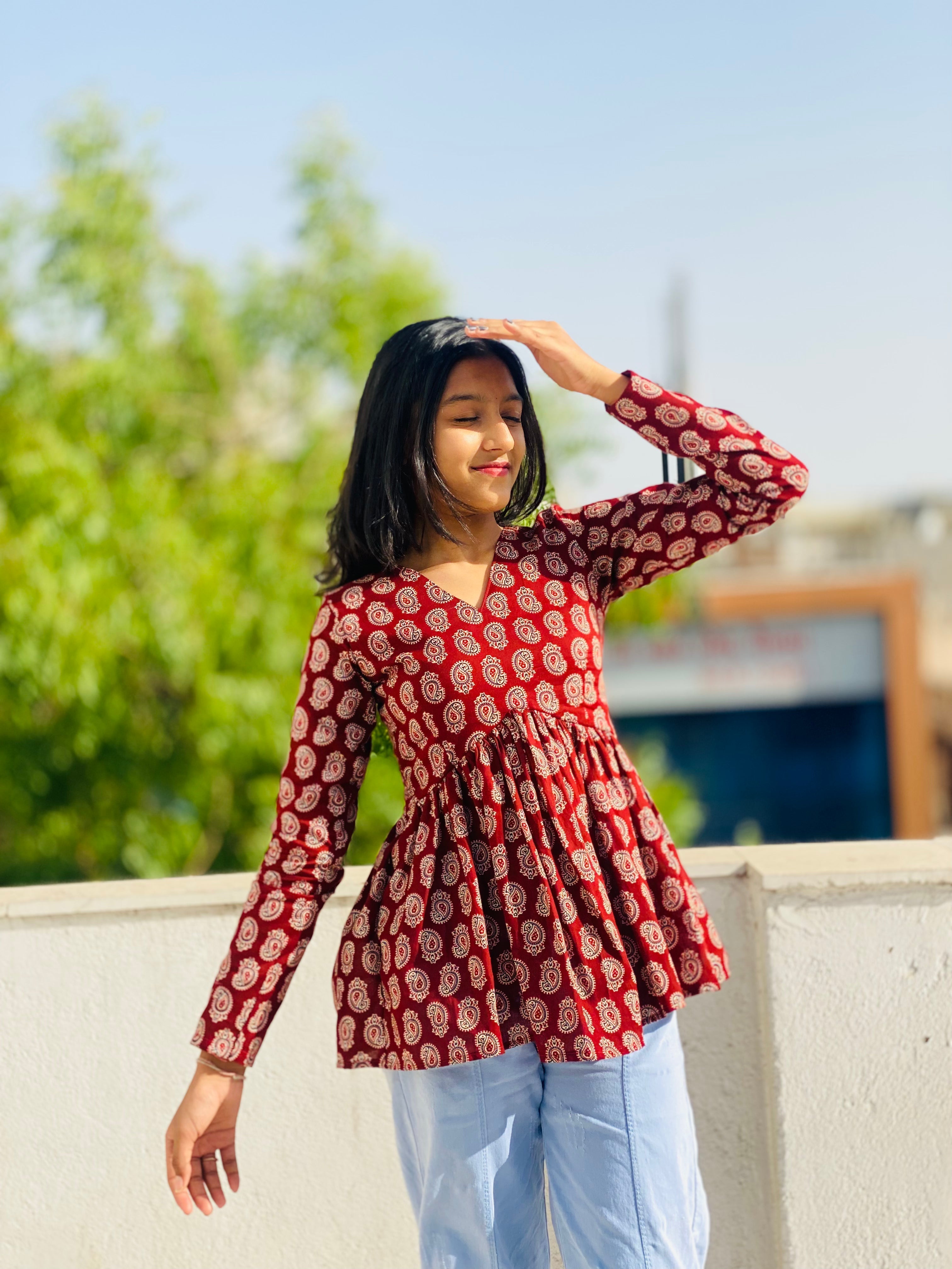 V neck full sleeve short kurti