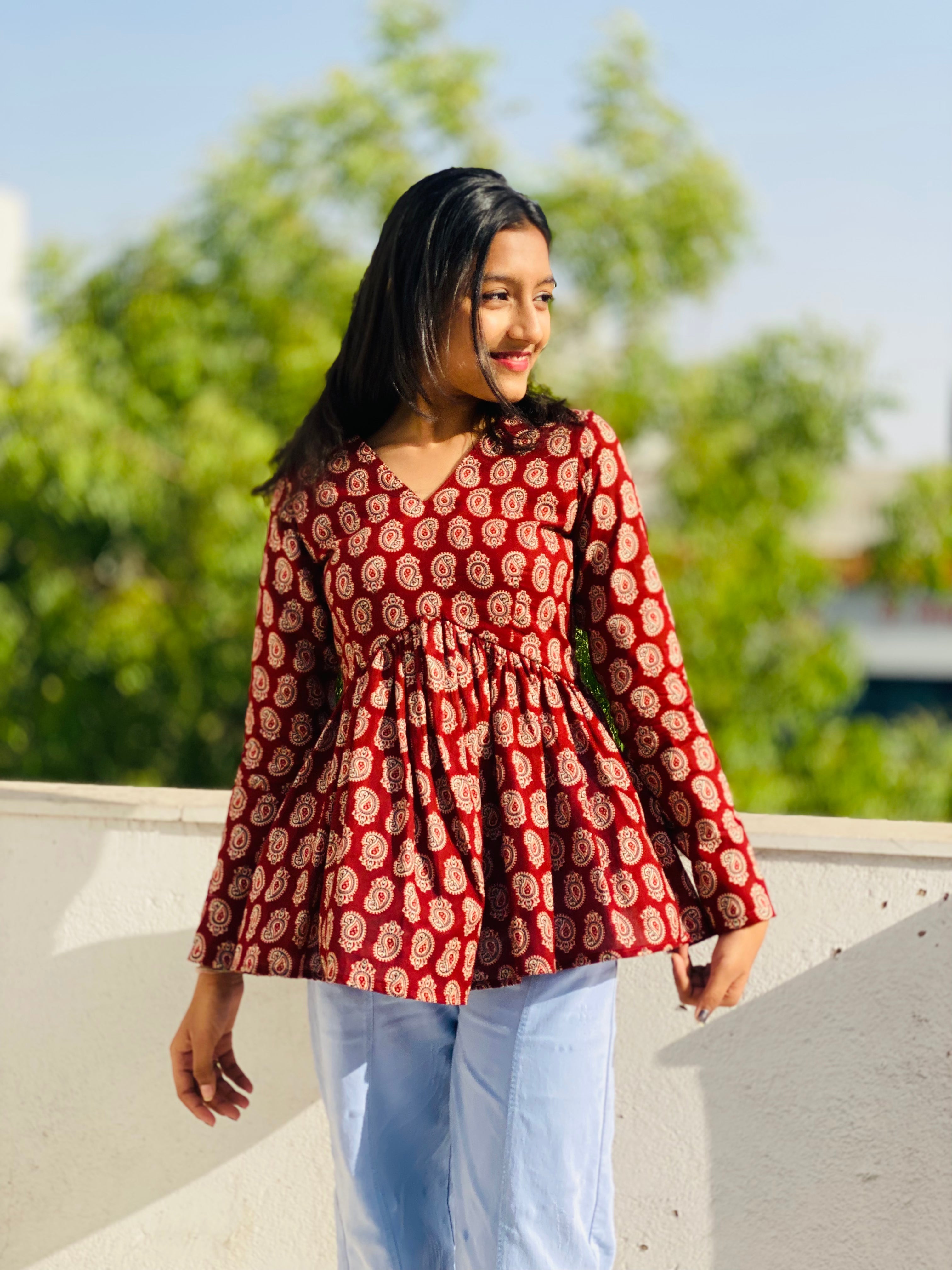 V neck full sleeve short kurti