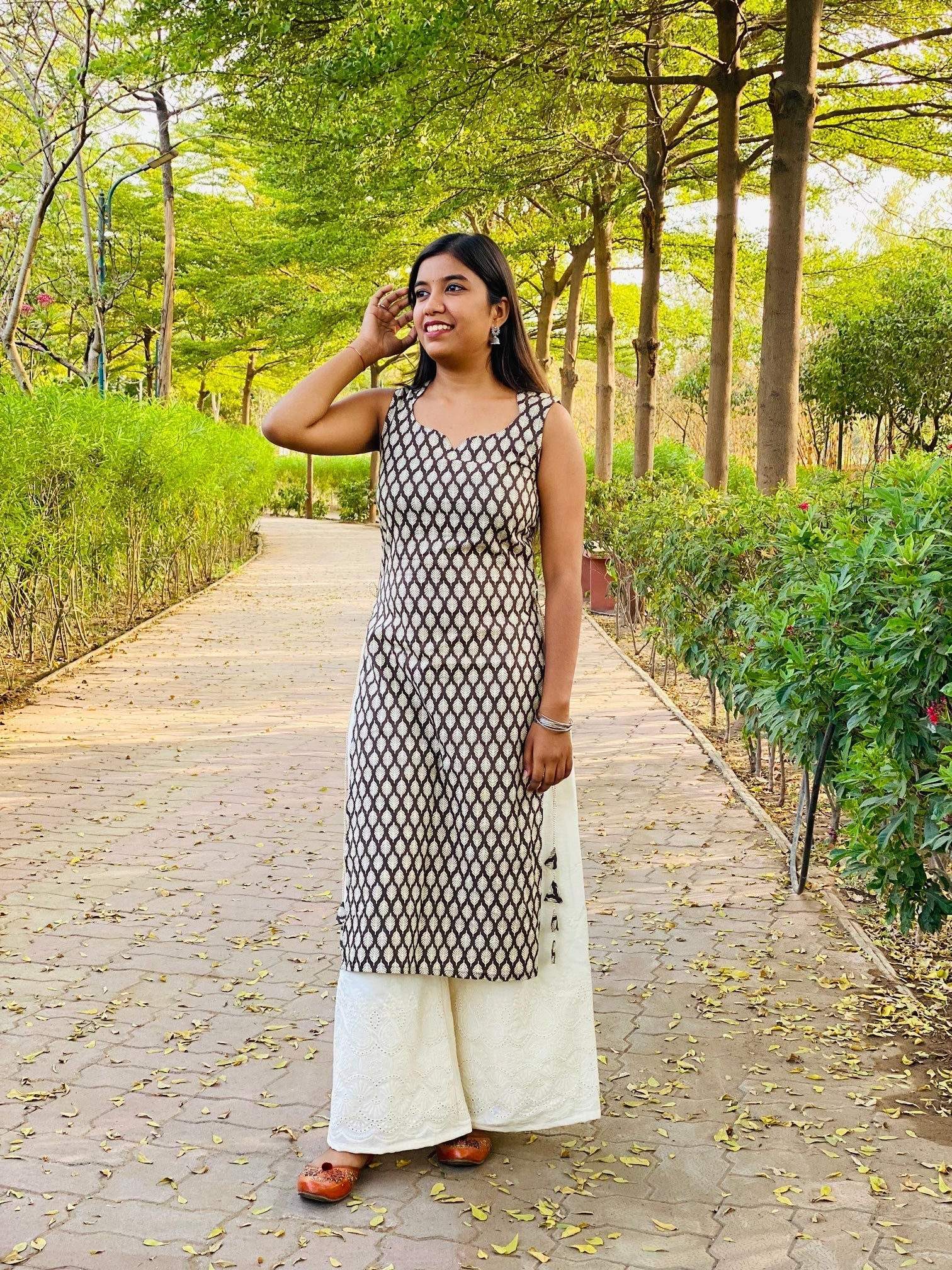 White leaf sleeveless long kurti