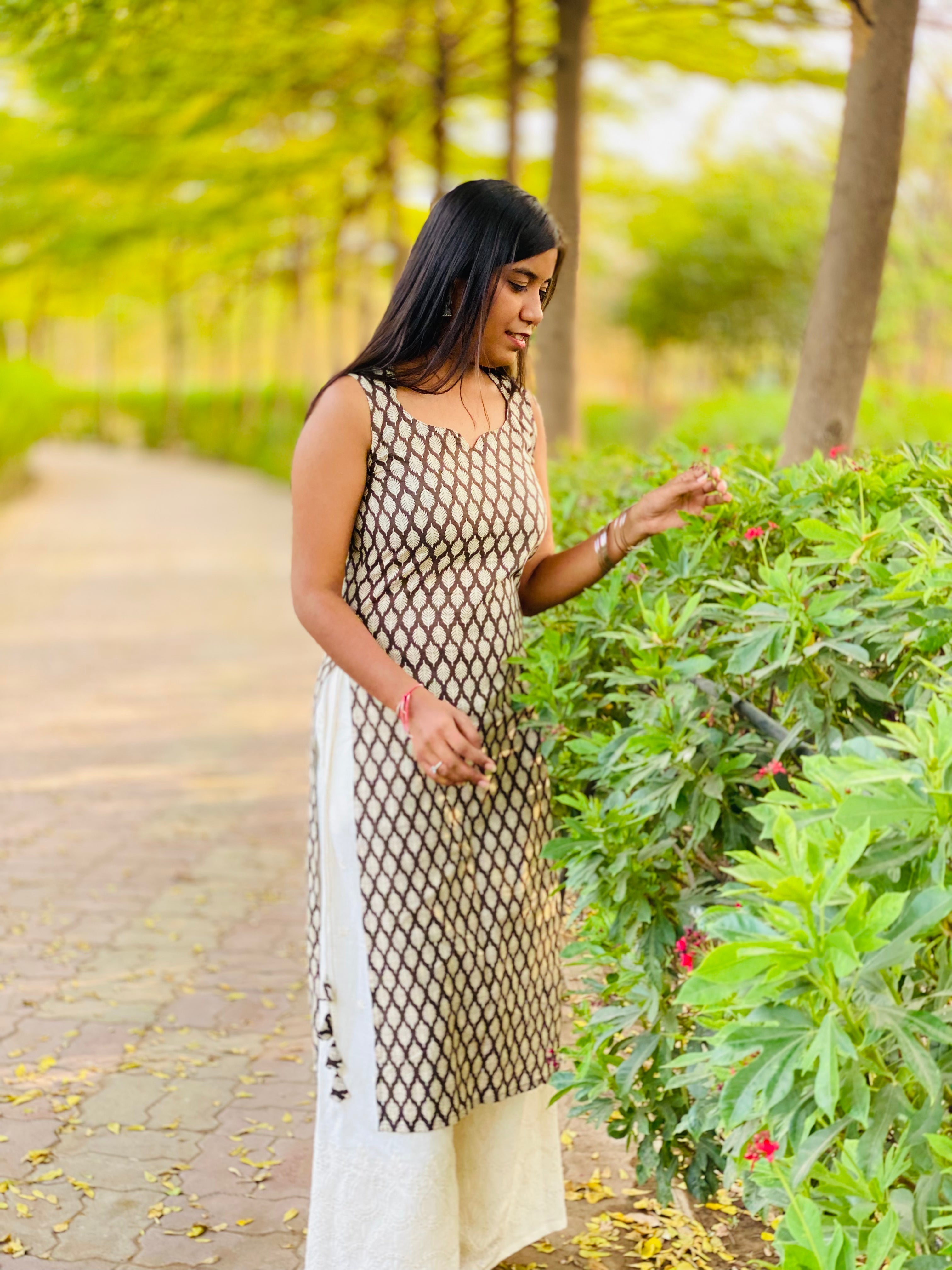 White leaf sleeveless long kurti